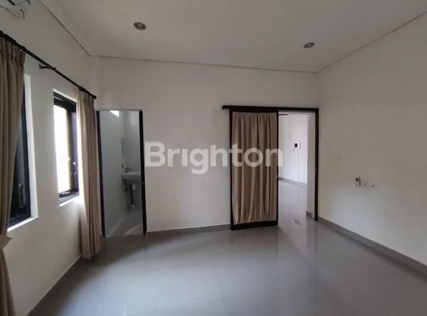 image RUMAH 2 LANTAI STRATEGIS DI KEROBOKAN (6)