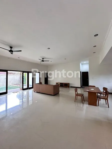 image RUMAH BALI DEKAT CANGGU (2)