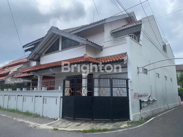 RUMAH MEWAH FULL PERABOTAN DI CEMANI SOLO
