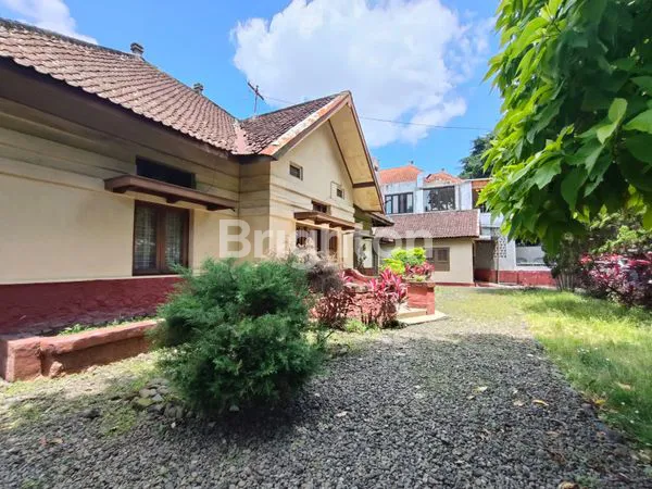 image RUMAH HOOK STRATEGIS DI KAWASAN PREMIUM PUSAT KOTA MALANG, DEKAT JL. IJEN KLOJEN (2)