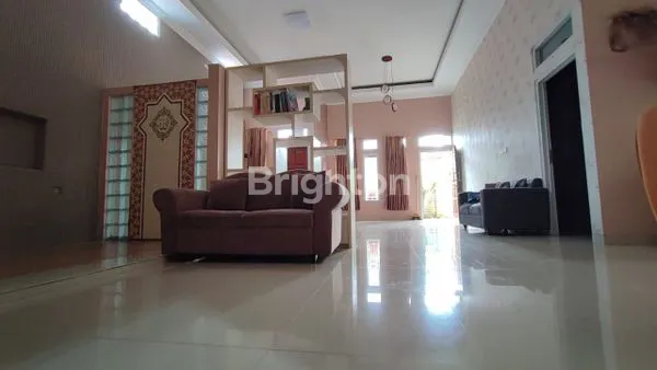 image RUMAH LUAS CANTIK DI CONDET (2)