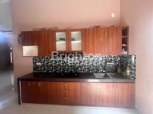 image RUMAH LUAS CANTIK DI CONDET (3)