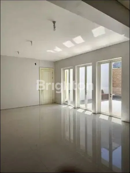 image RUMAH 2 LANTAI TERAWAT DAN LUAS (3)