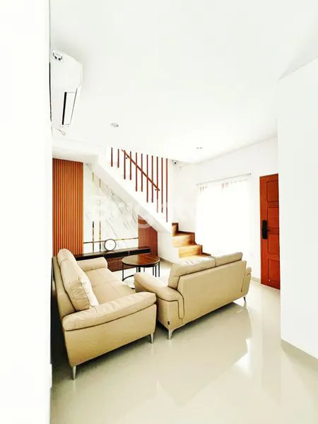 image SEWA RUMAH/VILLA BARU DI PURI CEMPAKA MAS DALUNG, BADUNG, BALI - LOKASI STRATEGIS & FULL FURNISHED (2)