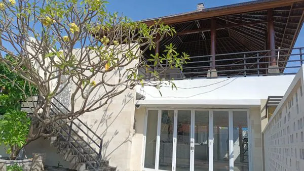 TEMPAT USAHA STRATEGIS 2 LANTAI DI BENOA UNTUK DISEWAKAN