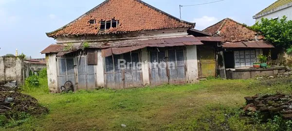 image TANAH LAPANG DENGAN BANGUNAN DI LOKASI BAGUS DI KOTA MOJOKERTO, COCOK UNTUK GUDANG, CAFE,  PABRIK (3)
