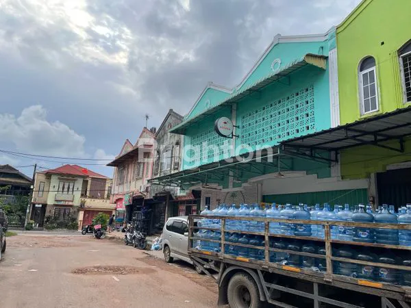 image RUKO STRATEGIS 2 LANTAI DEPAN PASAR GENTA 1 BATU AJI (2)