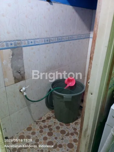 image RUMAH PINGGIR JALAN KALIDERES SHM, DEKAT SEKOLAH & PASAR (8)