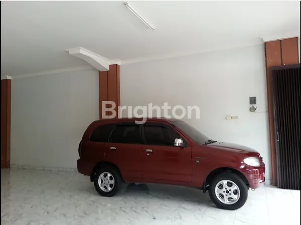 image SHOWROOM RUKO GANDENG 2 PINTU 3 LANTAI JALAN GAJAH MADA (5)