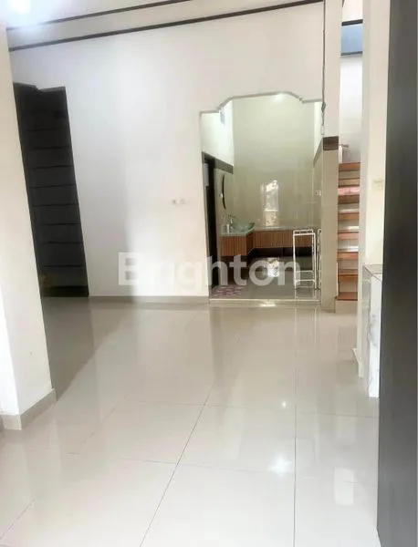 image DISEWAKAN RUMAH 2 LANTAI FUL FURNITUR DI GATSU TENGAH (8)