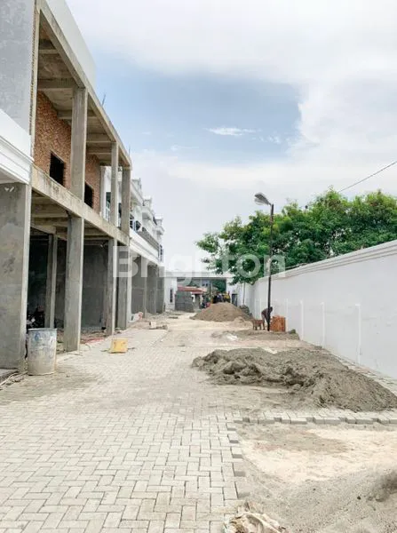 image DIJUAL RUMAH VILLA BARU - LEBAR 6 METER - KOMPLEK BARU BISA TEMBUS KE CEMARA ASRI - KRAKATAU (8)