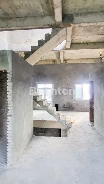 image DIJUAL RUMAH VILLA BARU - LEBAR 6 METER - KOMPLEK BARU BISA TEMBUS KE CEMARA ASRI - KRAKATAU (3)