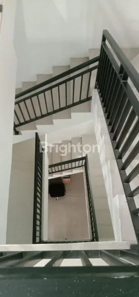 image MAU USAHA LANGSUNG CUAN DI JAKARTA TIMUR RUKO GANDENG 3,5 LANTAI SUPER STRATEGIS DI PASAR REBO DKI JAKARTA LOKASI PREMIUM, DEPAN JALAN RAYA BESAR AKSES SUPER MUDAH, RAMAI LALU LINTAS, COCOK UNTUK SEGALA JENIS USAHA (3)