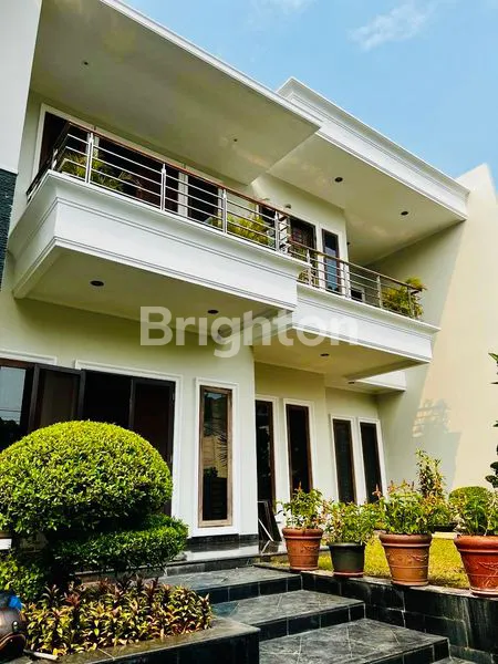 DISEWAKAN RUMAH ELIT KAWASAN PERMATA HIJAU, JAKARTA SELATAN. 5 MENIT KE GBK, SENAYAN CITY, DAN PLAZA SENAYAN
