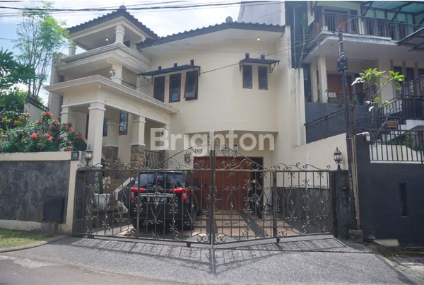 RUMAH BESAR DI DAERAH ELITE SETRA SARI BANDUNG UTARA KOTA BANDUNG