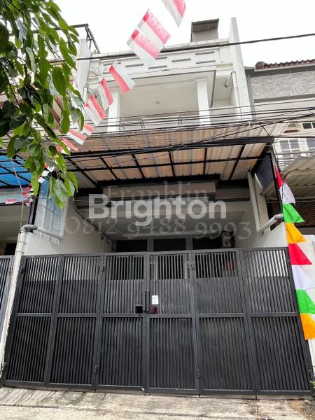 image RUMAH TOMANG BEBAS BANJIR HANYA 10  MENIT KE TAMAN ANGGREK DAN TANAH ABANG (1)