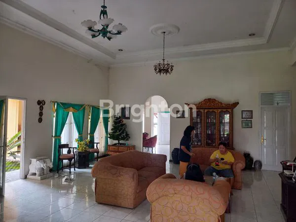 image JUAL/SEWA RUMAH BESAR NAN LUAS DI BANYUMANIK (3)