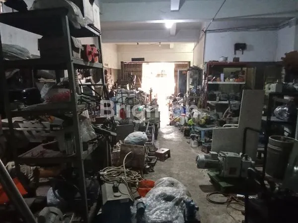 image RUMAH 3 LANTAI COCOK UNTUK INDUSTRI DI BRATANG GEDE SURABAYA (3)