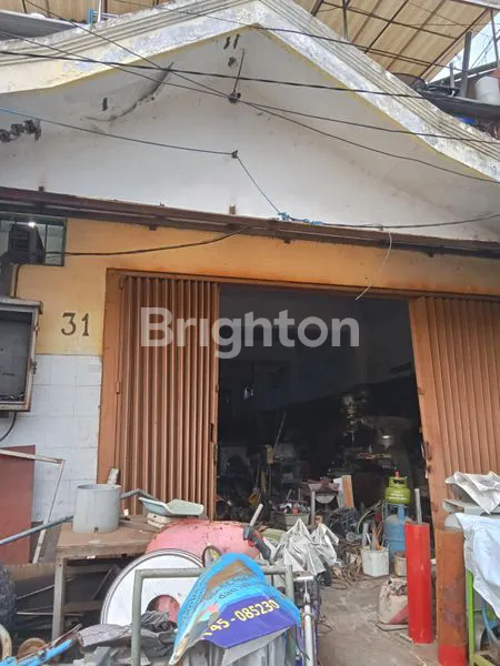 image RUMAH 3 LANTAI COCOK UNTUK INDUSTRI DI BRATANG GEDE SURABAYA (2)