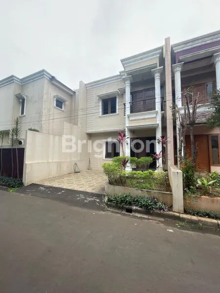 image TURUN HARGA DIJUAL RUMAH MEWAH 2 LT , HARGA  ASYIK POSISI HOOK DI CLUSTER JATIKARYA (5)