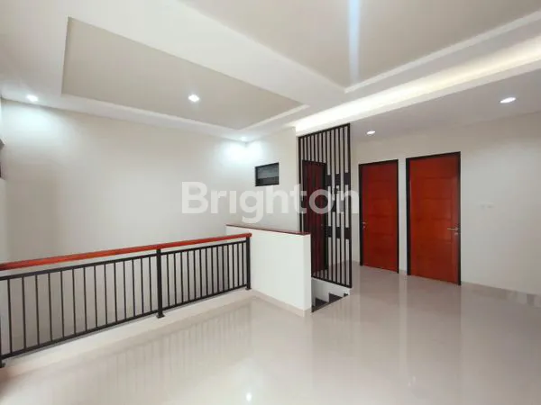 image RUMAH MEWAH 2 LANTAI DI PANTAI MENTARI, ROW 3 MOBIL, SHM (4)