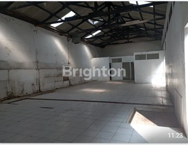 image GUDANG LUAS, PINGGIR JALAN ASPAL, STRATEGIS HANYA 5 MENIT KE TERMINAL JOMBOR. (6)