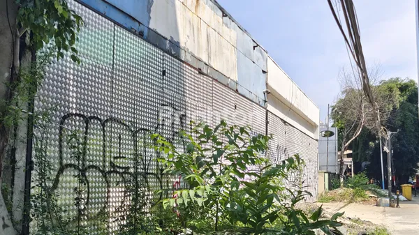 TANAH KOMERSIAL JALAN PEMUDA RAWAMANGUN JAKARTA TIMUR LEBAR 53METER SHM LT1775  LB1500 LOKASI STRATEGIS