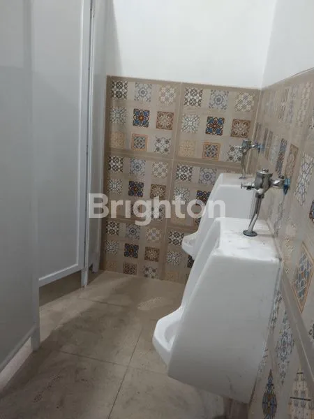 image BANGUNAN 2LANTAI DI JALAN SULTAN AGUNG WAYHALIM LAHAN PARKIR LUAS (3)