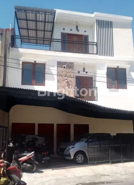 RUKO 2 LANTAI DIPINGGIR JALAN RAYA LOKASI PADAT DAN RAMAI COCOK UNTUK USAHA DAN TEMPAT TINGGAL,DIAREA MONANG MANING DENPASAR BARAT