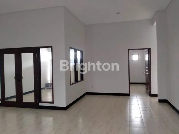 image RUMAH MEWAH 200M² DI SIMOLANGIT, 3KT, GARASI 2 MOBIL (6)
