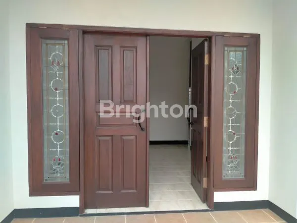 image RUMAH MEWAH 200M² DI SIMOLANGIT, 3KT, GARASI 2 MOBIL (5)