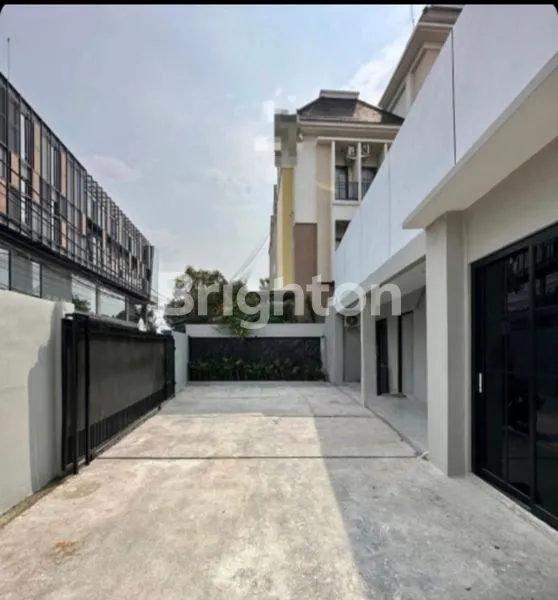image TANAH KOMERSIAL BONUS RUMAH KOST FULLY FURNISHED, LOKASI STRATEGIS  MAMPANG PRAPATAN  JAKARTA SELATAN. (4)