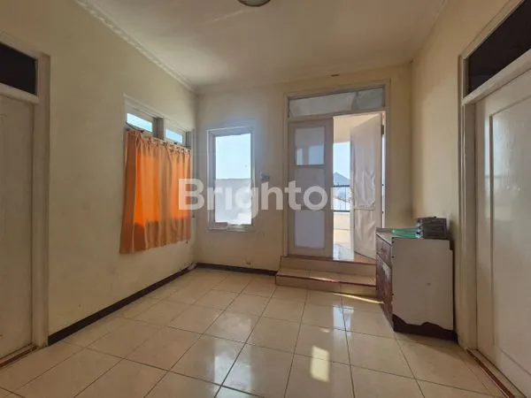 image HUNIAN 3 LANTAI BEBAS BANJIR. DI LINGKUNGAN AMAN DAN NYAMAN. HARGA TERJANGKAU (2)