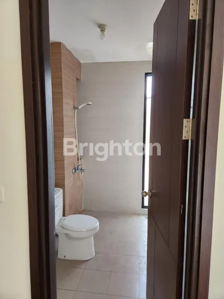 image RUMAH CANTIK 2LANTAI SUVARNA SUTERA TANGERANG (2)