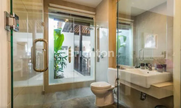 image VILLA MEWAH 2 KAMAR TIDUR UNTUK DISEWAKAN DI BERAWA – DEKAT FINNS BEACH CLUB & FASILITAS UTAMA (7)