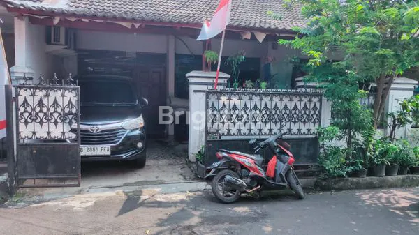 image RUMAH DI PUSAT KOTA PAMULANG BISA LANGSUNG HUNI DENGAN ATAU TANPA SEDIKIT PERBAIKAN (1)