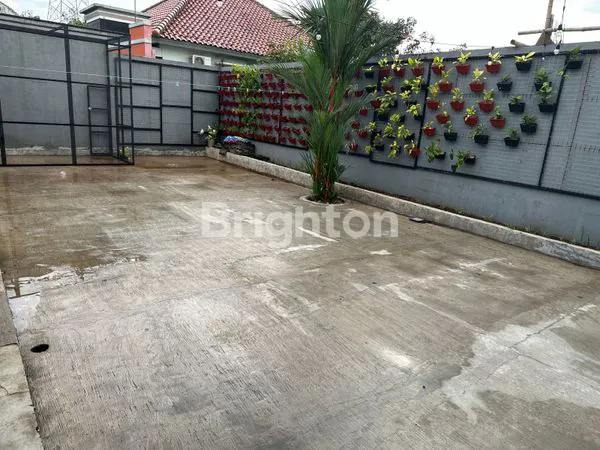 image RUMAH CANTIK SIAP HUNI STRATEGIS DAN LUAS DI ACROPOLIS KARADENAN CIBINONG (5)