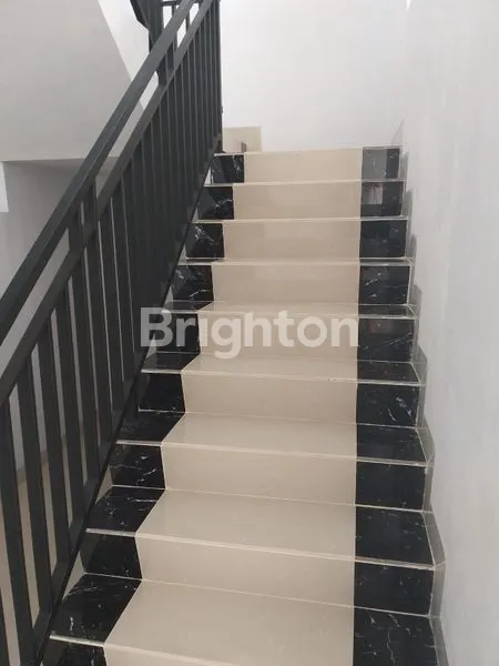 image RUMAH 2 LANTAI + ROOFTOP DI CISAUK, SHM, LT105/LB140 (2)