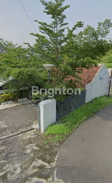 image RUMAH VINTAGE 3 LANTAI SIAP HUNI AREA GAJAHMUNGKUR SEMARANG (2)