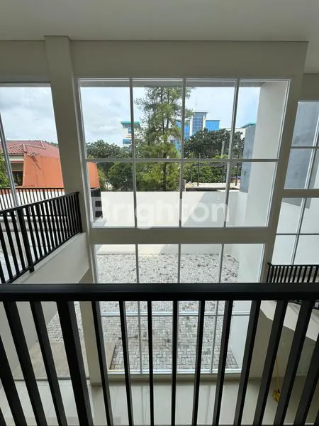 image RUMAH MEWAH 2 LANTAI DI GIRILOKA BSD - 375M² PREMIUM MODERN LIVING (4)
