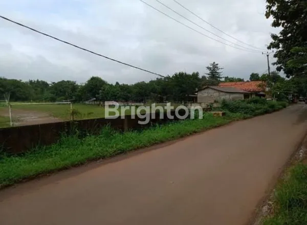 TANAH 1,35 HEKTAR, STRATEGIS, DI SETU, BEKASI,  PINGGIR JALAN, DI SAMPING DANAU BUATAN, DAN DEKAT KAWASAN INDUSTRI DAN JALAN TOL, COCOK UNTUK PERUMAHAN MENENGAH KEBAWAH ATAU SARANA PENUNJANG KAWASAN INDUSTRI