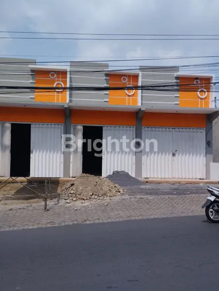 RUKO 3 LANTAI SIAP PAKAI AREA LAWANG