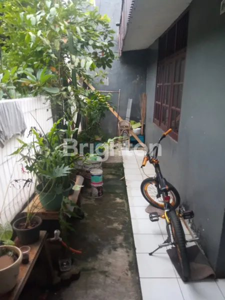 image RUMAH STRATEGIS DI DEPOK SEBERANG PASAR DEPOK JAYA 1 (2)