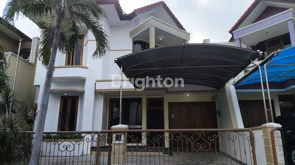 image RUMAH 2 LANTAI SEMI FURNISH DHARMAHUSADA LINGKUNGAN EXCLUSIVE ONE GATE SYSTEM DEKAT GALAXY MALL DAN UNAIR  (1)