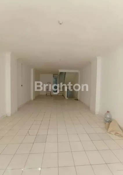 image SEWA RUKO 3 LANTAI PINGGIR JALAN RAYA GAJAH MADA (8)