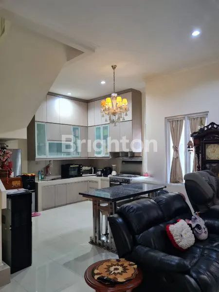 image RUMAH MEWAH 2 LANTAI DI NUSALOKA BSD - 5 MENIT KE TOL (2)