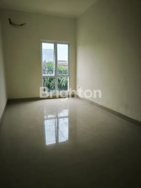 image RUMAH MINIMALIS 2 LANTAI DI GADING SERPONG, 3KT, SHM (4)