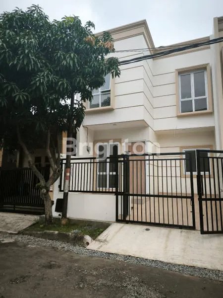 image RUMAH MINIMALIS 2 LANTAI DI GADING SERPONG, 3KT, SHM (1)