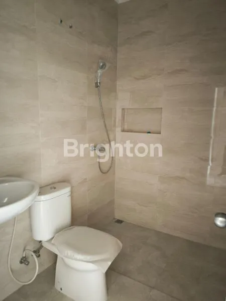 image RUMAH BARU 2 LANTAI DI GADING SERPONG, 3KT, DEKAT SMS & SEKOLAH (7)