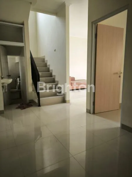 image RUMAH HOOK BARU 2 LANTAI DI GADING SERPONG, 3KT, SHM (7)